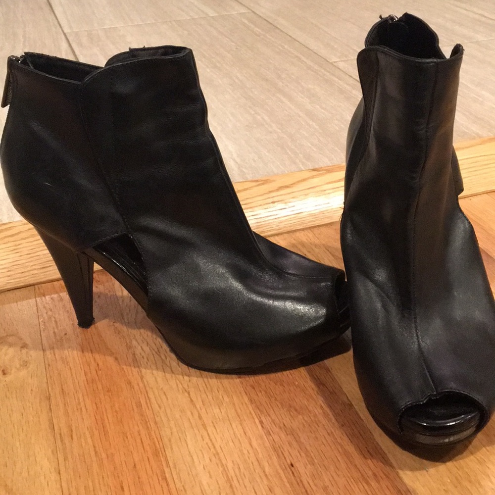 Black Leather Kenneth Closed Cole Heels